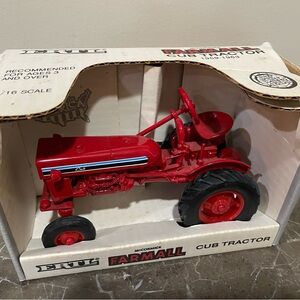 1991 Ertl McCormick Farmall Cub Antique Tractor Diecast 1:16 Scale NRFB